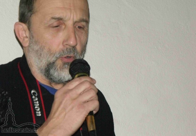 16_Jirka Krejca nam zazpival.jpg